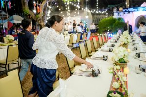 มรภ.เทพสตรี จัดงาน “สำรับกับข้าว 3 บุรี” อย่างงดงามด้วยศิลป์แห่งการจัดสำรับ บูรณาการทุกภาคส่วน ภายใต้การเป็นประธานเปิดงานของผู้ว่าราชการจังหวัดลพบุรี รวมพลัง Soft Power จากนางงาม Mister และศิลปินชื่อดัง ร่วมถ่ายทอดเสน่ห์อาหารท้องถิ่นสู่สังคม เบื้องหลังความสำเร็จเกิดจากการต่อยอดงานวิจัยภาคสนาม สู่การสร้างสรรค์ประสบการณ์อาหารไทยแบบ Fine Dining ยกระดับอาหารท้องถิ่นสู่เวที Soft Power และขับเคลื่อนสู่เศรษฐกิจสร้างสรรค์อย่างเป็นรูปธรรม