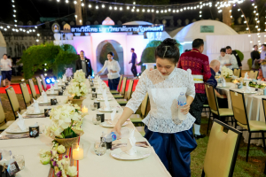 มรภ.เทพสตรี จัดงาน “สำรับกับข้าว 3 บุรี” อย่างงดงามด้วยศิลป์แห่งการจัดสำรับ บูรณาการทุกภาคส่วน ภายใต้การเป็นประธานเปิดงานของผู้ว่าราชการจังหวัดลพบุรี รวมพลัง Soft Power จากนางงาม Mister และศิลปินชื่อดัง ร่วมถ่ายทอดเสน่ห์อาหารท้องถิ่นสู่สังคม เบื้องหลังความสำเร็จเกิดจากการต่อยอดงานวิจัยภาคสนาม สู่การสร้างสรรค์ประสบการณ์อาหารไทยแบบ Fine Dining ยกระดับอาหารท้องถิ่นสู่เวที Soft Power และขับเคลื่อนสู่เศรษฐกิจสร้างสรรค์อย่างเป็นรูปธรรม