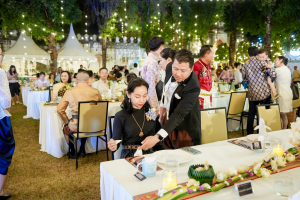 มรภ.เทพสตรี จัดงาน “สำรับกับข้าว 3 บุรี” อย่างงดงามด้วยศิลป์แห่งการจัดสำรับ บูรณาการทุกภาคส่วน ภายใต้การเป็นประธานเปิดงานของผู้ว่าราชการจังหวัดลพบุรี รวมพลัง Soft Power จากนางงาม Mister และศิลปินชื่อดัง ร่วมถ่ายทอดเสน่ห์อาหารท้องถิ่นสู่สังคม เบื้องหลังความสำเร็จเกิดจากการต่อยอดงานวิจัยภาคสนาม สู่การสร้างสรรค์ประสบการณ์อาหารไทยแบบ Fine Dining ยกระดับอาหารท้องถิ่นสู่เวที Soft Power และขับเคลื่อนสู่เศรษฐกิจสร้างสรรค์อย่างเป็นรูปธรรม