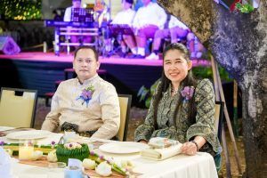 มรภ.เทพสตรี จัดงาน “สำรับกับข้าว 3 บุรี” อย่างงดงามด้วยศิลป์แห่งการจัดสำรับ บูรณาการทุกภาคส่วน ภายใต้การเป็นประธานเปิดงานของผู้ว่าราชการจังหวัดลพบุรี รวมพลัง Soft Power จากนางงาม Mister และศิลปินชื่อดัง ร่วมถ่ายทอดเสน่ห์อาหารท้องถิ่นสู่สังคม เบื้องหลังความสำเร็จเกิดจากการต่อยอดงานวิจัยภาคสนาม สู่การสร้างสรรค์ประสบการณ์อาหารไทยแบบ Fine Dining ยกระดับอาหารท้องถิ่นสู่เวที Soft Power และขับเคลื่อนสู่เศรษฐกิจสร้างสรรค์อย่างเป็นรูปธรรม