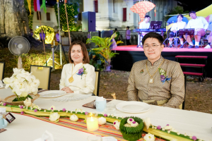 มรภ.เทพสตรี จัดงาน “สำรับกับข้าว 3 บุรี” อย่างงดงามด้วยศิลป์แห่งการจัดสำรับ บูรณาการทุกภาคส่วน ภายใต้การเป็นประธานเปิดงานของผู้ว่าราชการจังหวัดลพบุรี รวมพลัง Soft Power จากนางงาม Mister และศิลปินชื่อดัง ร่วมถ่ายทอดเสน่ห์อาหารท้องถิ่นสู่สังคม เบื้องหลังความสำเร็จเกิดจากการต่อยอดงานวิจัยภาคสนาม สู่การสร้างสรรค์ประสบการณ์อาหารไทยแบบ Fine Dining ยกระดับอาหารท้องถิ่นสู่เวที Soft Power และขับเคลื่อนสู่เศรษฐกิจสร้างสรรค์อย่างเป็นรูปธรรม