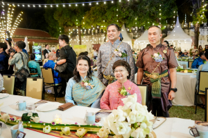 มรภ.เทพสตรี จัดงาน “สำรับกับข้าว 3 บุรี” อย่างงดงามด้วยศิลป์แห่งการจัดสำรับ บูรณาการทุกภาคส่วน ภายใต้การเป็นประธานเปิดงานของผู้ว่าราชการจังหวัดลพบุรี รวมพลัง Soft Power จากนางงาม Mister และศิลปินชื่อดัง ร่วมถ่ายทอดเสน่ห์อาหารท้องถิ่นสู่สังคม เบื้องหลังความสำเร็จเกิดจากการต่อยอดงานวิจัยภาคสนาม สู่การสร้างสรรค์ประสบการณ์อาหารไทยแบบ Fine Dining ยกระดับอาหารท้องถิ่นสู่เวที Soft Power และขับเคลื่อนสู่เศรษฐกิจสร้างสรรค์อย่างเป็นรูปธรรม