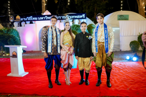 มรภ.เทพสตรี จัดงาน “สำรับกับข้าว 3 บุรี” อย่างงดงามด้วยศิลป์แห่งการจัดสำรับ บูรณาการทุกภาคส่วน ภายใต้การเป็นประธานเปิดงานของผู้ว่าราชการจังหวัดลพบุรี รวมพลัง Soft Power จากนางงาม Mister และศิลปินชื่อดัง ร่วมถ่ายทอดเสน่ห์อาหารท้องถิ่นสู่สังคม เบื้องหลังความสำเร็จเกิดจากการต่อยอดงานวิจัยภาคสนาม สู่การสร้างสรรค์ประสบการณ์อาหารไทยแบบ Fine Dining ยกระดับอาหารท้องถิ่นสู่เวที Soft Power และขับเคลื่อนสู่เศรษฐกิจสร้างสรรค์อย่างเป็นรูปธรรม