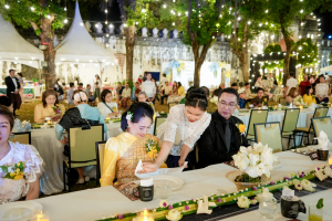 มรภ.เทพสตรี จัดงาน “สำรับกับข้าว 3 บุรี” อย่างงดงามด้วยศิลป์แห่งการจัดสำรับ บูรณาการทุกภาคส่วน ภายใต้การเป็นประธานเปิดงานของผู้ว่าราชการจังหวัดลพบุรี รวมพลัง Soft Power จากนางงาม Mister และศิลปินชื่อดัง ร่วมถ่ายทอดเสน่ห์อาหารท้องถิ่นสู่สังคม เบื้องหลังความสำเร็จเกิดจากการต่อยอดงานวิจัยภาคสนาม สู่การสร้างสรรค์ประสบการณ์อาหารไทยแบบ Fine Dining ยกระดับอาหารท้องถิ่นสู่เวที Soft Power และขับเคลื่อนสู่เศรษฐกิจสร้างสรรค์อย่างเป็นรูปธรรม