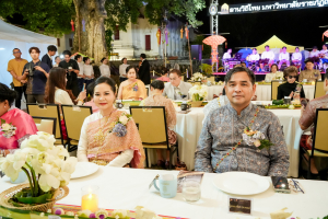 มรภ.เทพสตรี จัดงาน “สำรับกับข้าว 3 บุรี” อย่างงดงามด้วยศิลป์แห่งการจัดสำรับ บูรณาการทุกภาคส่วน ภายใต้การเป็นประธานเปิดงานของผู้ว่าราชการจังหวัดลพบุรี รวมพลัง Soft Power จากนางงาม Mister และศิลปินชื่อดัง ร่วมถ่ายทอดเสน่ห์อาหารท้องถิ่นสู่สังคม เบื้องหลังความสำเร็จเกิดจากการต่อยอดงานวิจัยภาคสนาม สู่การสร้างสรรค์ประสบการณ์อาหารไทยแบบ Fine Dining ยกระดับอาหารท้องถิ่นสู่เวที Soft Power และขับเคลื่อนสู่เศรษฐกิจสร้างสรรค์อย่างเป็นรูปธรรม