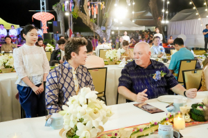 มรภ.เทพสตรี จัดงาน “สำรับกับข้าว 3 บุรี” อย่างงดงามด้วยศิลป์แห่งการจัดสำรับ บูรณาการทุกภาคส่วน ภายใต้การเป็นประธานเปิดงานของผู้ว่าราชการจังหวัดลพบุรี รวมพลัง Soft Power จากนางงาม Mister และศิลปินชื่อดัง ร่วมถ่ายทอดเสน่ห์อาหารท้องถิ่นสู่สังคม เบื้องหลังความสำเร็จเกิดจากการต่อยอดงานวิจัยภาคสนาม สู่การสร้างสรรค์ประสบการณ์อาหารไทยแบบ Fine Dining ยกระดับอาหารท้องถิ่นสู่เวที Soft Power และขับเคลื่อนสู่เศรษฐกิจสร้างสรรค์อย่างเป็นรูปธรรม