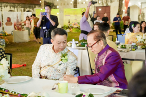 มรภ.เทพสตรี จัดงาน “สำรับกับข้าว 3 บุรี” อย่างงดงามด้วยศิลป์แห่งการจัดสำรับ บูรณาการทุกภาคส่วน ภายใต้การเป็นประธานเปิดงานของผู้ว่าราชการจังหวัดลพบุรี รวมพลัง Soft Power จากนางงาม Mister และศิลปินชื่อดัง ร่วมถ่ายทอดเสน่ห์อาหารท้องถิ่นสู่สังคม เบื้องหลังความสำเร็จเกิดจากการต่อยอดงานวิจัยภาคสนาม สู่การสร้างสรรค์ประสบการณ์อาหารไทยแบบ Fine Dining ยกระดับอาหารท้องถิ่นสู่เวที Soft Power และขับเคลื่อนสู่เศรษฐกิจสร้างสรรค์อย่างเป็นรูปธรรม