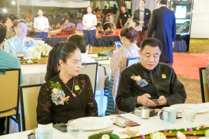 มรภ.เทพสตรี จัดงาน “สำรับกับข้าว 3 บุรี” อย่างงดงามด้วยศิลป์แห่งการจัดสำรับ บูรณาการทุกภาคส่วน ภายใต้การเป็นประธานเปิดงานของผู้ว่าราชการจังหวัดลพบุรี รวมพลัง Soft Power จากนางงาม Mister และศิลปินชื่อดัง ร่วมถ่ายทอดเสน่ห์อาหารท้องถิ่นสู่สังคม เบื้องหลังความสำเร็จเกิดจากการต่อยอดงานวิจัยภาคสนาม สู่การสร้างสรรค์ประสบการณ์อาหารไทยแบบ Fine Dining ยกระดับอาหารท้องถิ่นสู่เวที Soft Power และขับเคลื่อนสู่เศรษฐกิจสร้างสรรค์อย่างเป็นรูปธรรม