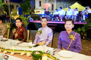 มรภ.เทพสตรี จัดงาน “สำรับกับข้าว 3 บุรี” อย่างงดงามด้วยศิลป์แห่งการจัดสำรับ บูรณาการทุกภาคส่วน ภายใต้การเป็นประธานเปิดงานของผู้ว่าราชการจังหวัดลพบุรี รวมพลัง Soft Power จากนางงาม Mister และศิลปินชื่อดัง ร่วมถ่ายทอดเสน่ห์อาหารท้องถิ่นสู่สังคม เบื้องหลังความสำเร็จเกิดจากการต่อยอดงานวิจัยภาคสนาม สู่การสร้างสรรค์ประสบการณ์อาหารไทยแบบ Fine Dining ยกระดับอาหารท้องถิ่นสู่เวที Soft Power และขับเคลื่อนสู่เศรษฐกิจสร้างสรรค์อย่างเป็นรูปธรรม