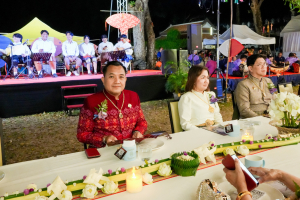 มรภ.เทพสตรี จัดงาน “สำรับกับข้าว 3 บุรี” อย่างงดงามด้วยศิลป์แห่งการจัดสำรับ บูรณาการทุกภาคส่วน ภายใต้การเป็นประธานเปิดงานของผู้ว่าราชการจังหวัดลพบุรี รวมพลัง Soft Power จากนางงาม Mister และศิลปินชื่อดัง ร่วมถ่ายทอดเสน่ห์อาหารท้องถิ่นสู่สังคม เบื้องหลังความสำเร็จเกิดจากการต่อยอดงานวิจัยภาคสนาม สู่การสร้างสรรค์ประสบการณ์อาหารไทยแบบ Fine Dining ยกระดับอาหารท้องถิ่นสู่เวที Soft Power และขับเคลื่อนสู่เศรษฐกิจสร้างสรรค์อย่างเป็นรูปธรรม