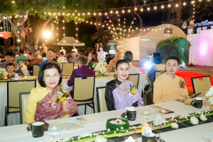 มรภ.เทพสตรี จัดงาน “สำรับกับข้าว 3 บุรี” อย่างงดงามด้วยศิลป์แห่งการจัดสำรับ บูรณาการทุกภาคส่วน ภายใต้การเป็นประธานเปิดงานของผู้ว่าราชการจังหวัดลพบุรี รวมพลัง Soft Power จากนางงาม Mister และศิลปินชื่อดัง ร่วมถ่ายทอดเสน่ห์อาหารท้องถิ่นสู่สังคม เบื้องหลังความสำเร็จเกิดจากการต่อยอดงานวิจัยภาคสนาม สู่การสร้างสรรค์ประสบการณ์อาหารไทยแบบ Fine Dining ยกระดับอาหารท้องถิ่นสู่เวที Soft Power และขับเคลื่อนสู่เศรษฐกิจสร้างสรรค์อย่างเป็นรูปธรรม