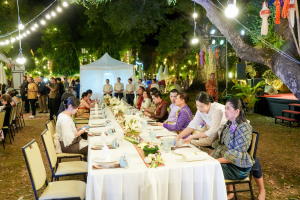 มรภ.เทพสตรี จัดงาน “สำรับกับข้าว 3 บุรี” อย่างงดงามด้วยศิลป์แห่งการจัดสำรับ บูรณาการทุกภาคส่วน ภายใต้การเป็นประธานเปิดงานของผู้ว่าราชการจังหวัดลพบุรี รวมพลัง Soft Power จากนางงาม Mister และศิลปินชื่อดัง ร่วมถ่ายทอดเสน่ห์อาหารท้องถิ่นสู่สังคม เบื้องหลังความสำเร็จเกิดจากการต่อยอดงานวิจัยภาคสนาม สู่การสร้างสรรค์ประสบการณ์อาหารไทยแบบ Fine Dining ยกระดับอาหารท้องถิ่นสู่เวที Soft Power และขับเคลื่อนสู่เศรษฐกิจสร้างสรรค์อย่างเป็นรูปธรรม