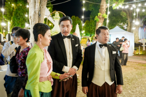 มรภ.เทพสตรี จัดงาน “สำรับกับข้าว 3 บุรี” อย่างงดงามด้วยศิลป์แห่งการจัดสำรับ บูรณาการทุกภาคส่วน ภายใต้การเป็นประธานเปิดงานของผู้ว่าราชการจังหวัดลพบุรี รวมพลัง Soft Power จากนางงาม Mister และศิลปินชื่อดัง ร่วมถ่ายทอดเสน่ห์อาหารท้องถิ่นสู่สังคม เบื้องหลังความสำเร็จเกิดจากการต่อยอดงานวิจัยภาคสนาม สู่การสร้างสรรค์ประสบการณ์อาหารไทยแบบ Fine Dining ยกระดับอาหารท้องถิ่นสู่เวที Soft Power และขับเคลื่อนสู่เศรษฐกิจสร้างสรรค์อย่างเป็นรูปธรรม