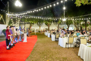 มรภ.เทพสตรี จัดงาน “สำรับกับข้าว 3 บุรี” อย่างงดงามด้วยศิลป์แห่งการจัดสำรับ บูรณาการทุกภาคส่วน ภายใต้การเป็นประธานเปิดงานของผู้ว่าราชการจังหวัดลพบุรี รวมพลัง Soft Power จากนางงาม Mister และศิลปินชื่อดัง ร่วมถ่ายทอดเสน่ห์อาหารท้องถิ่นสู่สังคม เบื้องหลังความสำเร็จเกิดจากการต่อยอดงานวิจัยภาคสนาม สู่การสร้างสรรค์ประสบการณ์อาหารไทยแบบ Fine Dining ยกระดับอาหารท้องถิ่นสู่เวที Soft Power และขับเคลื่อนสู่เศรษฐกิจสร้างสรรค์อย่างเป็นรูปธรรม