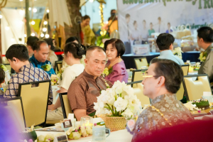 มรภ.เทพสตรี จัดงาน “สำรับกับข้าว 3 บุรี” อย่างงดงามด้วยศิลป์แห่งการจัดสำรับ บูรณาการทุกภาคส่วน ภายใต้การเป็นประธานเปิดงานของผู้ว่าราชการจังหวัดลพบุรี รวมพลัง Soft Power จากนางงาม Mister และศิลปินชื่อดัง ร่วมถ่ายทอดเสน่ห์อาหารท้องถิ่นสู่สังคม เบื้องหลังความสำเร็จเกิดจากการต่อยอดงานวิจัยภาคสนาม สู่การสร้างสรรค์ประสบการณ์อาหารไทยแบบ Fine Dining ยกระดับอาหารท้องถิ่นสู่เวที Soft Power และขับเคลื่อนสู่เศรษฐกิจสร้างสรรค์อย่างเป็นรูปธรรม