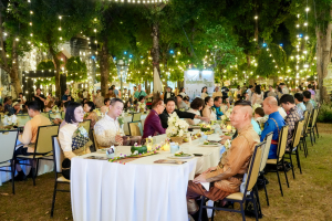 มรภ.เทพสตรี จัดงาน “สำรับกับข้าว 3 บุรี” อย่างงดงามด้วยศิลป์แห่งการจัดสำรับ บูรณาการทุกภาคส่วน ภายใต้การเป็นประธานเปิดงานของผู้ว่าราชการจังหวัดลพบุรี รวมพลัง Soft Power จากนางงาม Mister และศิลปินชื่อดัง ร่วมถ่ายทอดเสน่ห์อาหารท้องถิ่นสู่สังคม เบื้องหลังความสำเร็จเกิดจากการต่อยอดงานวิจัยภาคสนาม สู่การสร้างสรรค์ประสบการณ์อาหารไทยแบบ Fine Dining ยกระดับอาหารท้องถิ่นสู่เวที Soft Power และขับเคลื่อนสู่เศรษฐกิจสร้างสรรค์อย่างเป็นรูปธรรม