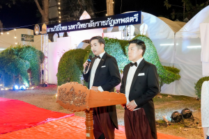 มรภ.เทพสตรี จัดงาน “สำรับกับข้าว 3 บุรี” อย่างงดงามด้วยศิลป์แห่งการจัดสำรับ บูรณาการทุกภาคส่วน ภายใต้การเป็นประธานเปิดงานของผู้ว่าราชการจังหวัดลพบุรี รวมพลัง Soft Power จากนางงาม Mister และศิลปินชื่อดัง ร่วมถ่ายทอดเสน่ห์อาหารท้องถิ่นสู่สังคม เบื้องหลังความสำเร็จเกิดจากการต่อยอดงานวิจัยภาคสนาม สู่การสร้างสรรค์ประสบการณ์อาหารไทยแบบ Fine Dining ยกระดับอาหารท้องถิ่นสู่เวที Soft Power และขับเคลื่อนสู่เศรษฐกิจสร้างสรรค์อย่างเป็นรูปธรรม