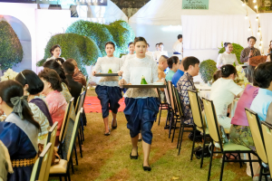 มรภ.เทพสตรี จัดงาน “สำรับกับข้าว 3 บุรี” อย่างงดงามด้วยศิลป์แห่งการจัดสำรับ บูรณาการทุกภาคส่วน ภายใต้การเป็นประธานเปิดงานของผู้ว่าราชการจังหวัดลพบุรี รวมพลัง Soft Power จากนางงาม Mister และศิลปินชื่อดัง ร่วมถ่ายทอดเสน่ห์อาหารท้องถิ่นสู่สังคม เบื้องหลังความสำเร็จเกิดจากการต่อยอดงานวิจัยภาคสนาม สู่การสร้างสรรค์ประสบการณ์อาหารไทยแบบ Fine Dining ยกระดับอาหารท้องถิ่นสู่เวที Soft Power และขับเคลื่อนสู่เศรษฐกิจสร้างสรรค์อย่างเป็นรูปธรรม