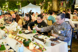 มรภ.เทพสตรี จัดงาน “สำรับกับข้าว 3 บุรี” อย่างงดงามด้วยศิลป์แห่งการจัดสำรับ บูรณาการทุกภาคส่วน ภายใต้การเป็นประธานเปิดงานของผู้ว่าราชการจังหวัดลพบุรี รวมพลัง Soft Power จากนางงาม Mister และศิลปินชื่อดัง ร่วมถ่ายทอดเสน่ห์อาหารท้องถิ่นสู่สังคม เบื้องหลังความสำเร็จเกิดจากการต่อยอดงานวิจัยภาคสนาม สู่การสร้างสรรค์ประสบการณ์อาหารไทยแบบ Fine Dining ยกระดับอาหารท้องถิ่นสู่เวที Soft Power และขับเคลื่อนสู่เศรษฐกิจสร้างสรรค์อย่างเป็นรูปธรรม