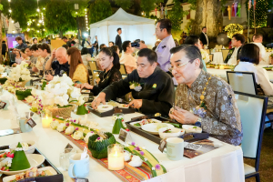 มรภ.เทพสตรี จัดงาน “สำรับกับข้าว 3 บุรี” อย่างงดงามด้วยศิลป์แห่งการจัดสำรับ บูรณาการทุกภาคส่วน ภายใต้การเป็นประธานเปิดงานของผู้ว่าราชการจังหวัดลพบุรี รวมพลัง Soft Power จากนางงาม Mister และศิลปินชื่อดัง ร่วมถ่ายทอดเสน่ห์อาหารท้องถิ่นสู่สังคม เบื้องหลังความสำเร็จเกิดจากการต่อยอดงานวิจัยภาคสนาม สู่การสร้างสรรค์ประสบการณ์อาหารไทยแบบ Fine Dining ยกระดับอาหารท้องถิ่นสู่เวที Soft Power และขับเคลื่อนสู่เศรษฐกิจสร้างสรรค์อย่างเป็นรูปธรรม