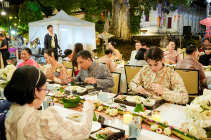 มรภ.เทพสตรี จัดงาน “สำรับกับข้าว 3 บุรี” อย่างงดงามด้วยศิลป์แห่งการจัดสำรับ บูรณาการทุกภาคส่วน ภายใต้การเป็นประธานเปิดงานของผู้ว่าราชการจังหวัดลพบุรี รวมพลัง Soft Power จากนางงาม Mister และศิลปินชื่อดัง ร่วมถ่ายทอดเสน่ห์อาหารท้องถิ่นสู่สังคม เบื้องหลังความสำเร็จเกิดจากการต่อยอดงานวิจัยภาคสนาม สู่การสร้างสรรค์ประสบการณ์อาหารไทยแบบ Fine Dining ยกระดับอาหารท้องถิ่นสู่เวที Soft Power และขับเคลื่อนสู่เศรษฐกิจสร้างสรรค์อย่างเป็นรูปธรรม