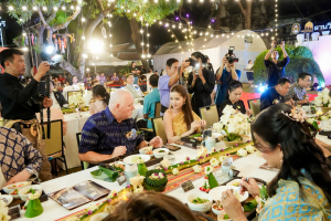 มรภ.เทพสตรี จัดงาน “สำรับกับข้าว 3 บุรี” อย่างงดงามด้วยศิลป์แห่งการจัดสำรับ บูรณาการทุกภาคส่วน ภายใต้การเป็นประธานเปิดงานของผู้ว่าราชการจังหวัดลพบุรี รวมพลัง Soft Power จากนางงาม Mister และศิลปินชื่อดัง ร่วมถ่ายทอดเสน่ห์อาหารท้องถิ่นสู่สังคม เบื้องหลังความสำเร็จเกิดจากการต่อยอดงานวิจัยภาคสนาม สู่การสร้างสรรค์ประสบการณ์อาหารไทยแบบ Fine Dining ยกระดับอาหารท้องถิ่นสู่เวที Soft Power และขับเคลื่อนสู่เศรษฐกิจสร้างสรรค์อย่างเป็นรูปธรรม