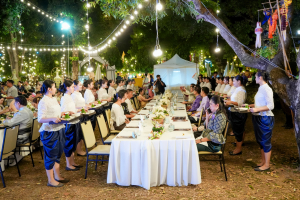 มรภ.เทพสตรี จัดงาน “สำรับกับข้าว 3 บุรี” อย่างงดงามด้วยศิลป์แห่งการจัดสำรับ บูรณาการทุกภาคส่วน ภายใต้การเป็นประธานเปิดงานของผู้ว่าราชการจังหวัดลพบุรี รวมพลัง Soft Power จากนางงาม Mister และศิลปินชื่อดัง ร่วมถ่ายทอดเสน่ห์อาหารท้องถิ่นสู่สังคม เบื้องหลังความสำเร็จเกิดจากการต่อยอดงานวิจัยภาคสนาม สู่การสร้างสรรค์ประสบการณ์อาหารไทยแบบ Fine Dining ยกระดับอาหารท้องถิ่นสู่เวที Soft Power และขับเคลื่อนสู่เศรษฐกิจสร้างสรรค์อย่างเป็นรูปธรรม