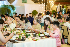 มรภ.เทพสตรี จัดงาน “สำรับกับข้าว 3 บุรี” อย่างงดงามด้วยศิลป์แห่งการจัดสำรับ บูรณาการทุกภาคส่วน ภายใต้การเป็นประธานเปิดงานของผู้ว่าราชการจังหวัดลพบุรี รวมพลัง Soft Power จากนางงาม Mister และศิลปินชื่อดัง ร่วมถ่ายทอดเสน่ห์อาหารท้องถิ่นสู่สังคม เบื้องหลังความสำเร็จเกิดจากการต่อยอดงานวิจัยภาคสนาม สู่การสร้างสรรค์ประสบการณ์อาหารไทยแบบ Fine Dining ยกระดับอาหารท้องถิ่นสู่เวที Soft Power และขับเคลื่อนสู่เศรษฐกิจสร้างสรรค์อย่างเป็นรูปธรรม