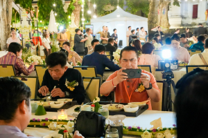 มรภ.เทพสตรี จัดงาน “สำรับกับข้าว 3 บุรี” อย่างงดงามด้วยศิลป์แห่งการจัดสำรับ บูรณาการทุกภาคส่วน ภายใต้การเป็นประธานเปิดงานของผู้ว่าราชการจังหวัดลพบุรี รวมพลัง Soft Power จากนางงาม Mister และศิลปินชื่อดัง ร่วมถ่ายทอดเสน่ห์อาหารท้องถิ่นสู่สังคม เบื้องหลังความสำเร็จเกิดจากการต่อยอดงานวิจัยภาคสนาม สู่การสร้างสรรค์ประสบการณ์อาหารไทยแบบ Fine Dining ยกระดับอาหารท้องถิ่นสู่เวที Soft Power และขับเคลื่อนสู่เศรษฐกิจสร้างสรรค์อย่างเป็นรูปธรรม