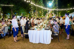 มรภ.เทพสตรี จัดงาน “สำรับกับข้าว 3 บุรี” อย่างงดงามด้วยศิลป์แห่งการจัดสำรับ บูรณาการทุกภาคส่วน ภายใต้การเป็นประธานเปิดงานของผู้ว่าราชการจังหวัดลพบุรี รวมพลัง Soft Power จากนางงาม Mister และศิลปินชื่อดัง ร่วมถ่ายทอดเสน่ห์อาหารท้องถิ่นสู่สังคม เบื้องหลังความสำเร็จเกิดจากการต่อยอดงานวิจัยภาคสนาม สู่การสร้างสรรค์ประสบการณ์อาหารไทยแบบ Fine Dining ยกระดับอาหารท้องถิ่นสู่เวที Soft Power และขับเคลื่อนสู่เศรษฐกิจสร้างสรรค์อย่างเป็นรูปธรรม