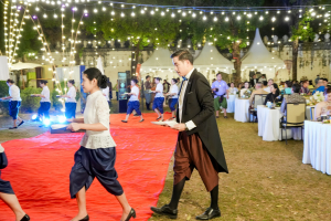 มรภ.เทพสตรี จัดงาน “สำรับกับข้าว 3 บุรี” อย่างงดงามด้วยศิลป์แห่งการจัดสำรับ บูรณาการทุกภาคส่วน ภายใต้การเป็นประธานเปิดงานของผู้ว่าราชการจังหวัดลพบุรี รวมพลัง Soft Power จากนางงาม Mister และศิลปินชื่อดัง ร่วมถ่ายทอดเสน่ห์อาหารท้องถิ่นสู่สังคม เบื้องหลังความสำเร็จเกิดจากการต่อยอดงานวิจัยภาคสนาม สู่การสร้างสรรค์ประสบการณ์อาหารไทยแบบ Fine Dining ยกระดับอาหารท้องถิ่นสู่เวที Soft Power และขับเคลื่อนสู่เศรษฐกิจสร้างสรรค์อย่างเป็นรูปธรรม