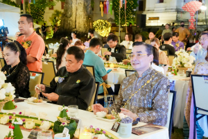 มรภ.เทพสตรี จัดงาน “สำรับกับข้าว 3 บุรี” อย่างงดงามด้วยศิลป์แห่งการจัดสำรับ บูรณาการทุกภาคส่วน ภายใต้การเป็นประธานเปิดงานของผู้ว่าราชการจังหวัดลพบุรี รวมพลัง Soft Power จากนางงาม Mister และศิลปินชื่อดัง ร่วมถ่ายทอดเสน่ห์อาหารท้องถิ่นสู่สังคม เบื้องหลังความสำเร็จเกิดจากการต่อยอดงานวิจัยภาคสนาม สู่การสร้างสรรค์ประสบการณ์อาหารไทยแบบ Fine Dining ยกระดับอาหารท้องถิ่นสู่เวที Soft Power และขับเคลื่อนสู่เศรษฐกิจสร้างสรรค์อย่างเป็นรูปธรรม