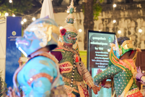 มรภ.เทพสตรี จัดงาน “สำรับกับข้าว 3 บุรี” อย่างงดงามด้วยศิลป์แห่งการจัดสำรับ บูรณาการทุกภาคส่วน ภายใต้การเป็นประธานเปิดงานของผู้ว่าราชการจังหวัดลพบุรี รวมพลัง Soft Power จากนางงาม Mister และศิลปินชื่อดัง ร่วมถ่ายทอดเสน่ห์อาหารท้องถิ่นสู่สังคม เบื้องหลังความสำเร็จเกิดจากการต่อยอดงานวิจัยภาคสนาม สู่การสร้างสรรค์ประสบการณ์อาหารไทยแบบ Fine Dining ยกระดับอาหารท้องถิ่นสู่เวที Soft Power และขับเคลื่อนสู่เศรษฐกิจสร้างสรรค์อย่างเป็นรูปธรรม