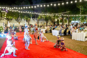 มรภ.เทพสตรี จัดงาน “สำรับกับข้าว 3 บุรี” อย่างงดงามด้วยศิลป์แห่งการจัดสำรับ บูรณาการทุกภาคส่วน ภายใต้การเป็นประธานเปิดงานของผู้ว่าราชการจังหวัดลพบุรี รวมพลัง Soft Power จากนางงาม Mister และศิลปินชื่อดัง ร่วมถ่ายทอดเสน่ห์อาหารท้องถิ่นสู่สังคม เบื้องหลังความสำเร็จเกิดจากการต่อยอดงานวิจัยภาคสนาม สู่การสร้างสรรค์ประสบการณ์อาหารไทยแบบ Fine Dining ยกระดับอาหารท้องถิ่นสู่เวที Soft Power และขับเคลื่อนสู่เศรษฐกิจสร้างสรรค์อย่างเป็นรูปธรรม