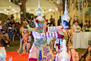 มรภ.เทพสตรี จัดงาน “สำรับกับข้าว 3 บุรี” อย่างงดงามด้วยศิลป์แห่งการจัดสำรับ บูรณาการทุกภาคส่วน ภายใต้การเป็นประธานเปิดงานของผู้ว่าราชการจังหวัดลพบุรี รวมพลัง Soft Power จากนางงาม Mister และศิลปินชื่อดัง ร่วมถ่ายทอดเสน่ห์อาหารท้องถิ่นสู่สังคม เบื้องหลังความสำเร็จเกิดจากการต่อยอดงานวิจัยภาคสนาม สู่การสร้างสรรค์ประสบการณ์อาหารไทยแบบ Fine Dining ยกระดับอาหารท้องถิ่นสู่เวที Soft Power และขับเคลื่อนสู่เศรษฐกิจสร้างสรรค์อย่างเป็นรูปธรรม