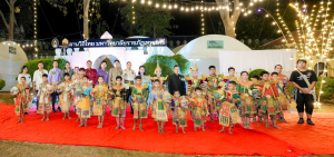 มรภ.เทพสตรี จัดงาน “สำรับกับข้าว 3 บุรี” อย่างงดงามด้วยศิลป์แห่งการจัดสำรับ บูรณาการทุกภาคส่วน ภายใต้การเป็นประธานเปิดงานของผู้ว่าราชการจังหวัดลพบุรี รวมพลัง Soft Power จากนางงาม Mister และศิลปินชื่อดัง ร่วมถ่ายทอดเสน่ห์อาหารท้องถิ่นสู่สังคม เบื้องหลังความสำเร็จเกิดจากการต่อยอดงานวิจัยภาคสนาม สู่การสร้างสรรค์ประสบการณ์อาหารไทยแบบ Fine Dining ยกระดับอาหารท้องถิ่นสู่เวที Soft Power และขับเคลื่อนสู่เศรษฐกิจสร้างสรรค์อย่างเป็นรูปธรรม