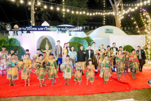 มรภ.เทพสตรี จัดงาน “สำรับกับข้าว 3 บุรี” อย่างงดงามด้วยศิลป์แห่งการจัดสำรับ บูรณาการทุกภาคส่วน ภายใต้การเป็นประธานเปิดงานของผู้ว่าราชการจังหวัดลพบุรี รวมพลัง Soft Power จากนางงาม Mister และศิลปินชื่อดัง ร่วมถ่ายทอดเสน่ห์อาหารท้องถิ่นสู่สังคม เบื้องหลังความสำเร็จเกิดจากการต่อยอดงานวิจัยภาคสนาม สู่การสร้างสรรค์ประสบการณ์อาหารไทยแบบ Fine Dining ยกระดับอาหารท้องถิ่นสู่เวที Soft Power และขับเคลื่อนสู่เศรษฐกิจสร้างสรรค์อย่างเป็นรูปธรรม