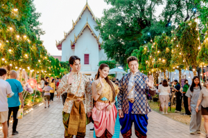 มรภ.เทพสตรี จัดงาน “สำรับกับข้าว 3 บุรี” อย่างงดงามด้วยศิลป์แห่งการจัดสำรับ บูรณาการทุกภาคส่วน ภายใต้การเป็นประธานเปิดงานของผู้ว่าราชการจังหวัดลพบุรี รวมพลัง Soft Power จากนางงาม Mister และศิลปินชื่อดัง ร่วมถ่ายทอดเสน่ห์อาหารท้องถิ่นสู่สังคม เบื้องหลังความสำเร็จเกิดจากการต่อยอดงานวิจัยภาคสนาม สู่การสร้างสรรค์ประสบการณ์อาหารไทยแบบ Fine Dining ยกระดับอาหารท้องถิ่นสู่เวที Soft Power และขับเคลื่อนสู่เศรษฐกิจสร้างสรรค์อย่างเป็นรูปธรรม