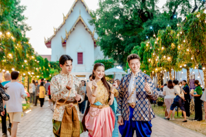 มรภ.เทพสตรี จัดงาน “สำรับกับข้าว 3 บุรี” อย่างงดงามด้วยศิลป์แห่งการจัดสำรับ บูรณาการทุกภาคส่วน ภายใต้การเป็นประธานเปิดงานของผู้ว่าราชการจังหวัดลพบุรี รวมพลัง Soft Power จากนางงาม Mister และศิลปินชื่อดัง ร่วมถ่ายทอดเสน่ห์อาหารท้องถิ่นสู่สังคม เบื้องหลังความสำเร็จเกิดจากการต่อยอดงานวิจัยภาคสนาม สู่การสร้างสรรค์ประสบการณ์อาหารไทยแบบ Fine Dining ยกระดับอาหารท้องถิ่นสู่เวที Soft Power และขับเคลื่อนสู่เศรษฐกิจสร้างสรรค์อย่างเป็นรูปธรรม