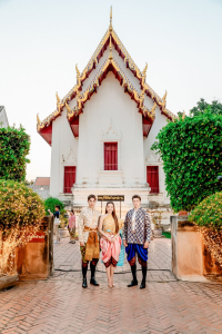 มรภ.เทพสตรี จัดงาน “สำรับกับข้าว 3 บุรี” อย่างงดงามด้วยศิลป์แห่งการจัดสำรับ บูรณาการทุกภาคส่วน ภายใต้การเป็นประธานเปิดงานของผู้ว่าราชการจังหวัดลพบุรี รวมพลัง Soft Power จากนางงาม Mister และศิลปินชื่อดัง ร่วมถ่ายทอดเสน่ห์อาหารท้องถิ่นสู่สังคม เบื้องหลังความสำเร็จเกิดจากการต่อยอดงานวิจัยภาคสนาม สู่การสร้างสรรค์ประสบการณ์อาหารไทยแบบ Fine Dining ยกระดับอาหารท้องถิ่นสู่เวที Soft Power และขับเคลื่อนสู่เศรษฐกิจสร้างสรรค์อย่างเป็นรูปธรรม