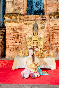 มรภ.เทพสตรี จัดงาน “สำรับกับข้าว 3 บุรี” อย่างงดงามด้วยศิลป์แห่งการจัดสำรับ บูรณาการทุกภาคส่วน ภายใต้การเป็นประธานเปิดงานของผู้ว่าราชการจังหวัดลพบุรี รวมพลัง Soft Power จากนางงาม Mister และศิลปินชื่อดัง ร่วมถ่ายทอดเสน่ห์อาหารท้องถิ่นสู่สังคม เบื้องหลังความสำเร็จเกิดจากการต่อยอดงานวิจัยภาคสนาม สู่การสร้างสรรค์ประสบการณ์อาหารไทยแบบ Fine Dining ยกระดับอาหารท้องถิ่นสู่เวที Soft Power และขับเคลื่อนสู่เศรษฐกิจสร้างสรรค์อย่างเป็นรูปธรรม