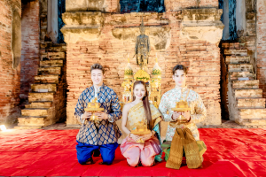 มรภ.เทพสตรี จัดงาน “สำรับกับข้าว 3 บุรี” อย่างงดงามด้วยศิลป์แห่งการจัดสำรับ บูรณาการทุกภาคส่วน ภายใต้การเป็นประธานเปิดงานของผู้ว่าราชการจังหวัดลพบุรี รวมพลัง Soft Power จากนางงาม Mister และศิลปินชื่อดัง ร่วมถ่ายทอดเสน่ห์อาหารท้องถิ่นสู่สังคม เบื้องหลังความสำเร็จเกิดจากการต่อยอดงานวิจัยภาคสนาม สู่การสร้างสรรค์ประสบการณ์อาหารไทยแบบ Fine Dining ยกระดับอาหารท้องถิ่นสู่เวที Soft Power และขับเคลื่อนสู่เศรษฐกิจสร้างสรรค์อย่างเป็นรูปธรรม