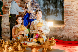 มรภ.เทพสตรี จัดงาน “สำรับกับข้าว 3 บุรี” อย่างงดงามด้วยศิลป์แห่งการจัดสำรับ บูรณาการทุกภาคส่วน ภายใต้การเป็นประธานเปิดงานของผู้ว่าราชการจังหวัดลพบุรี รวมพลัง Soft Power จากนางงาม Mister และศิลปินชื่อดัง ร่วมถ่ายทอดเสน่ห์อาหารท้องถิ่นสู่สังคม เบื้องหลังความสำเร็จเกิดจากการต่อยอดงานวิจัยภาคสนาม สู่การสร้างสรรค์ประสบการณ์อาหารไทยแบบ Fine Dining ยกระดับอาหารท้องถิ่นสู่เวที Soft Power และขับเคลื่อนสู่เศรษฐกิจสร้างสรรค์อย่างเป็นรูปธรรม