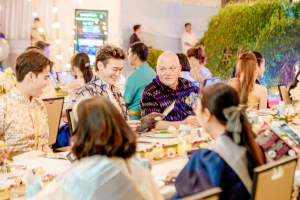 มรภ.เทพสตรี จัดงาน “สำรับกับข้าว 3 บุรี” อย่างงดงามด้วยศิลป์แห่งการจัดสำรับ บูรณาการทุกภาคส่วน ภายใต้การเป็นประธานเปิดงานของผู้ว่าราชการจังหวัดลพบุรี รวมพลัง Soft Power จากนางงาม Mister และศิลปินชื่อดัง ร่วมถ่ายทอดเสน่ห์อาหารท้องถิ่นสู่สังคม เบื้องหลังความสำเร็จเกิดจากการต่อยอดงานวิจัยภาคสนาม สู่การสร้างสรรค์ประสบการณ์อาหารไทยแบบ Fine Dining ยกระดับอาหารท้องถิ่นสู่เวที Soft Power และขับเคลื่อนสู่เศรษฐกิจสร้างสรรค์อย่างเป็นรูปธรรม