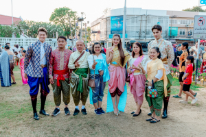 มรภ.เทพสตรี จัดงาน “สำรับกับข้าว 3 บุรี” อย่างงดงามด้วยศิลป์แห่งการจัดสำรับ บูรณาการทุกภาคส่วน ภายใต้การเป็นประธานเปิดงานของผู้ว่าราชการจังหวัดลพบุรี รวมพลัง Soft Power จากนางงาม Mister และศิลปินชื่อดัง ร่วมถ่ายทอดเสน่ห์อาหารท้องถิ่นสู่สังคม เบื้องหลังความสำเร็จเกิดจากการต่อยอดงานวิจัยภาคสนาม สู่การสร้างสรรค์ประสบการณ์อาหารไทยแบบ Fine Dining ยกระดับอาหารท้องถิ่นสู่เวที Soft Power และขับเคลื่อนสู่เศรษฐกิจสร้างสรรค์อย่างเป็นรูปธรรม