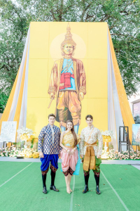 มรภ.เทพสตรี จัดงาน “สำรับกับข้าว 3 บุรี” อย่างงดงามด้วยศิลป์แห่งการจัดสำรับ บูรณาการทุกภาคส่วน ภายใต้การเป็นประธานเปิดงานของผู้ว่าราชการจังหวัดลพบุรี รวมพลัง Soft Power จากนางงาม Mister และศิลปินชื่อดัง ร่วมถ่ายทอดเสน่ห์อาหารท้องถิ่นสู่สังคม เบื้องหลังความสำเร็จเกิดจากการต่อยอดงานวิจัยภาคสนาม สู่การสร้างสรรค์ประสบการณ์อาหารไทยแบบ Fine Dining ยกระดับอาหารท้องถิ่นสู่เวที Soft Power และขับเคลื่อนสู่เศรษฐกิจสร้างสรรค์อย่างเป็นรูปธรรม