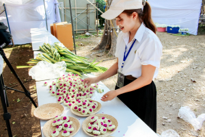 มรภ.เทพสตรี จัดงาน “สำรับกับข้าว 3 บุรี” อย่างงดงามด้วยศิลป์แห่งการจัดสำรับ บูรณาการทุกภาคส่วน ภายใต้การเป็นประธานเปิดงานของผู้ว่าราชการจังหวัดลพบุรี รวมพลัง Soft Power จากนางงาม Mister และศิลปินชื่อดัง ร่วมถ่ายทอดเสน่ห์อาหารท้องถิ่นสู่สังคม เบื้องหลังความสำเร็จเกิดจากการต่อยอดงานวิจัยภาคสนาม สู่การสร้างสรรค์ประสบการณ์อาหารไทยแบบ Fine Dining ยกระดับอาหารท้องถิ่นสู่เวที Soft Power และขับเคลื่อนสู่เศรษฐกิจสร้างสรรค์อย่างเป็นรูปธรรม