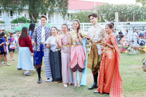 มรภ.เทพสตรี จัดงาน “สำรับกับข้าว 3 บุรี” อย่างงดงามด้วยศิลป์แห่งการจัดสำรับ บูรณาการทุกภาคส่วน ภายใต้การเป็นประธานเปิดงานของผู้ว่าราชการจังหวัดลพบุรี รวมพลัง Soft Power จากนางงาม Mister และศิลปินชื่อดัง ร่วมถ่ายทอดเสน่ห์อาหารท้องถิ่นสู่สังคม เบื้องหลังความสำเร็จเกิดจากการต่อยอดงานวิจัยภาคสนาม สู่การสร้างสรรค์ประสบการณ์อาหารไทยแบบ Fine Dining ยกระดับอาหารท้องถิ่นสู่เวที Soft Power และขับเคลื่อนสู่เศรษฐกิจสร้างสรรค์อย่างเป็นรูปธรรม