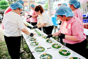 มรภ.เทพสตรี จัดงาน “สำรับกับข้าว 3 บุรี” อย่างงดงามด้วยศิลป์แห่งการจัดสำรับ บูรณาการทุกภาคส่วน ภายใต้การเป็นประธานเปิดงานของผู้ว่าราชการจังหวัดลพบุรี รวมพลัง Soft Power จากนางงาม Mister และศิลปินชื่อดัง ร่วมถ่ายทอดเสน่ห์อาหารท้องถิ่นสู่สังคม เบื้องหลังความสำเร็จเกิดจากการต่อยอดงานวิจัยภาคสนาม สู่การสร้างสรรค์ประสบการณ์อาหารไทยแบบ Fine Dining ยกระดับอาหารท้องถิ่นสู่เวที Soft Power และขับเคลื่อนสู่เศรษฐกิจสร้างสรรค์อย่างเป็นรูปธรรม