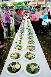 มรภ.เทพสตรี จัดงาน “สำรับกับข้าว 3 บุรี” อย่างงดงามด้วยศิลป์แห่งการจัดสำรับ บูรณาการทุกภาคส่วน ภายใต้การเป็นประธานเปิดงานของผู้ว่าราชการจังหวัดลพบุรี รวมพลัง Soft Power จากนางงาม Mister และศิลปินชื่อดัง ร่วมถ่ายทอดเสน่ห์อาหารท้องถิ่นสู่สังคม เบื้องหลังความสำเร็จเกิดจากการต่อยอดงานวิจัยภาคสนาม สู่การสร้างสรรค์ประสบการณ์อาหารไทยแบบ Fine Dining ยกระดับอาหารท้องถิ่นสู่เวที Soft Power และขับเคลื่อนสู่เศรษฐกิจสร้างสรรค์อย่างเป็นรูปธรรม